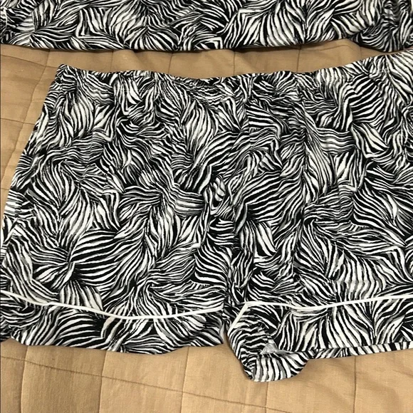Badgley Mischka Zebra Print Loungewear Set. Size XL. - Picture 3 of 4